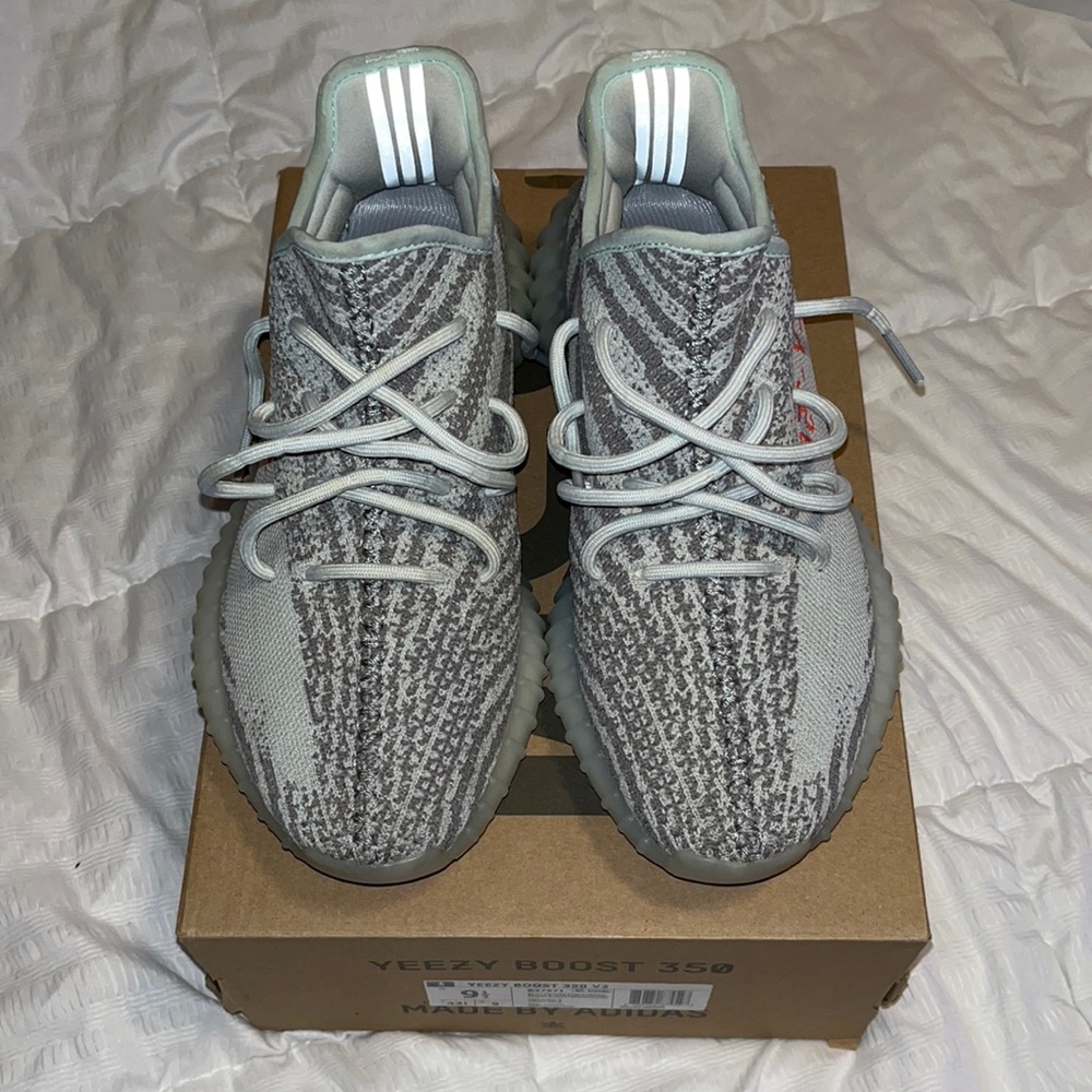 Size 9 Yeezy Boost V2 ‘Blue Tint’